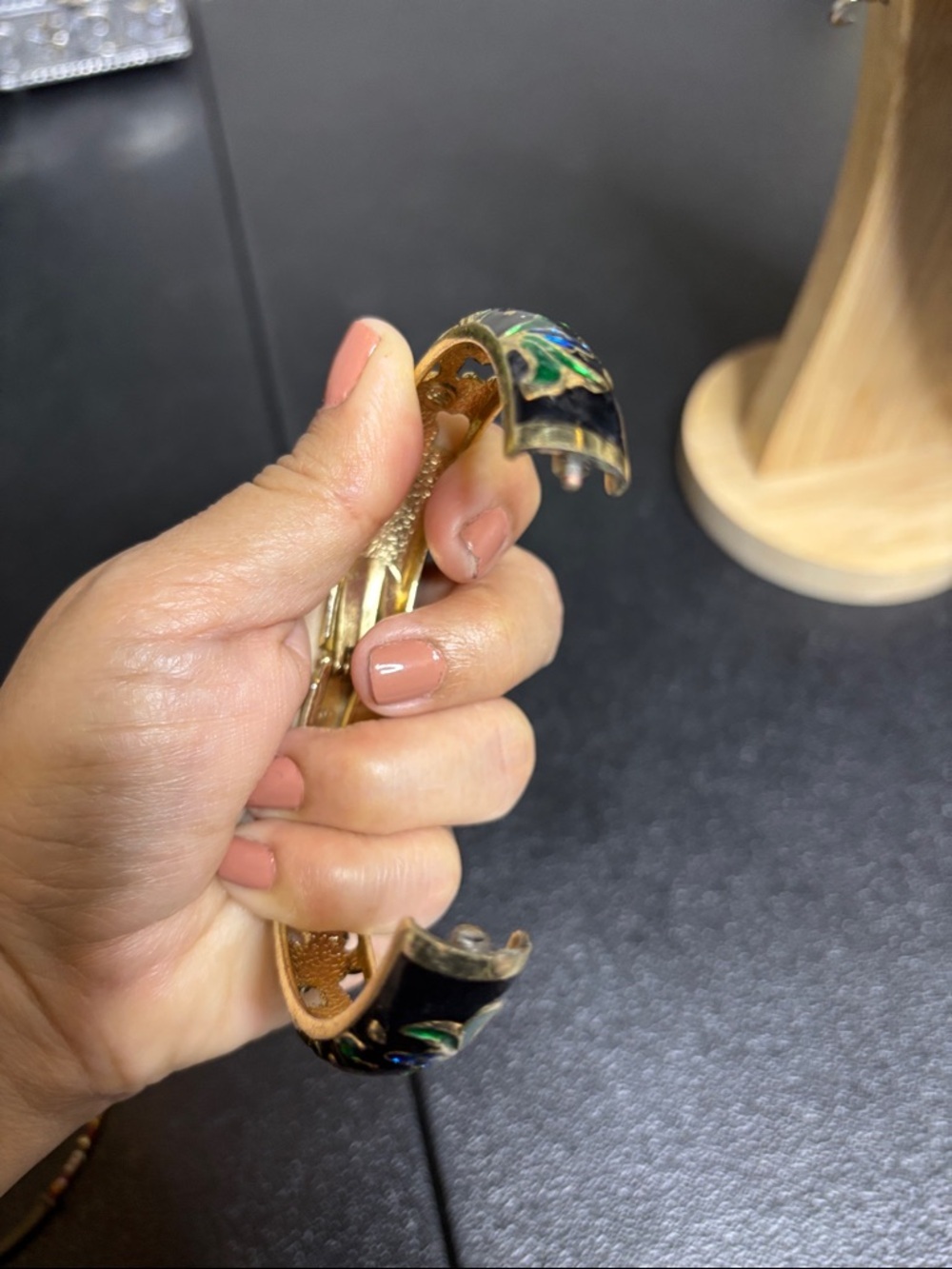 Cloisonné Gold Tone Floral Hinge Vintage Bangle Bracelet - Picture 5 of 6